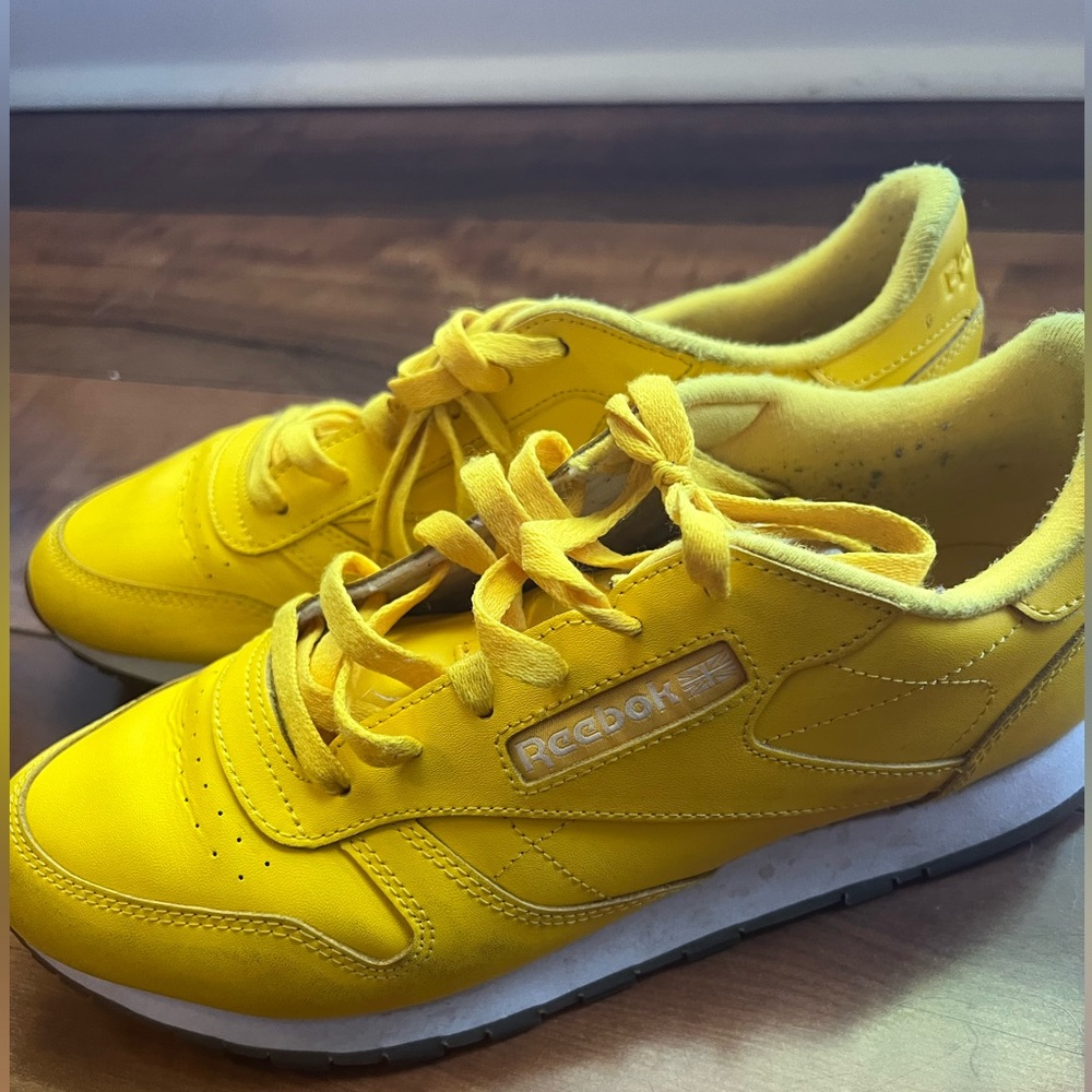 Reebok Classic Leather Sneakers Yellow Women’s 9 Retro Trainers Gum Sole